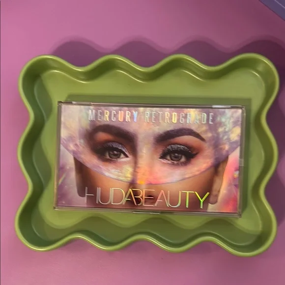 HUDA BEAUTY Mercury Retrograde Palette with Pastel Hues - Picture 3 of 5